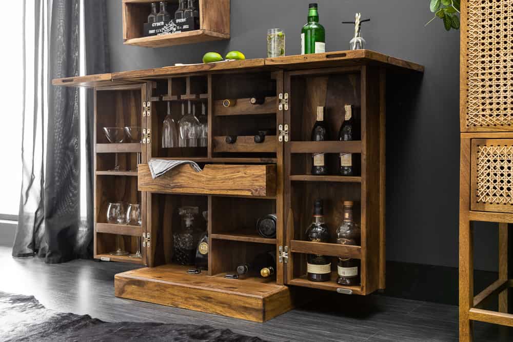 Handgearbeiteter Barschrank MOSAICO 130cm braun Sheeshamholz stone finish 3D Effekt