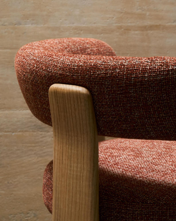 Kave Home Granite eetkamerstoel donker essenhout, beige chenille