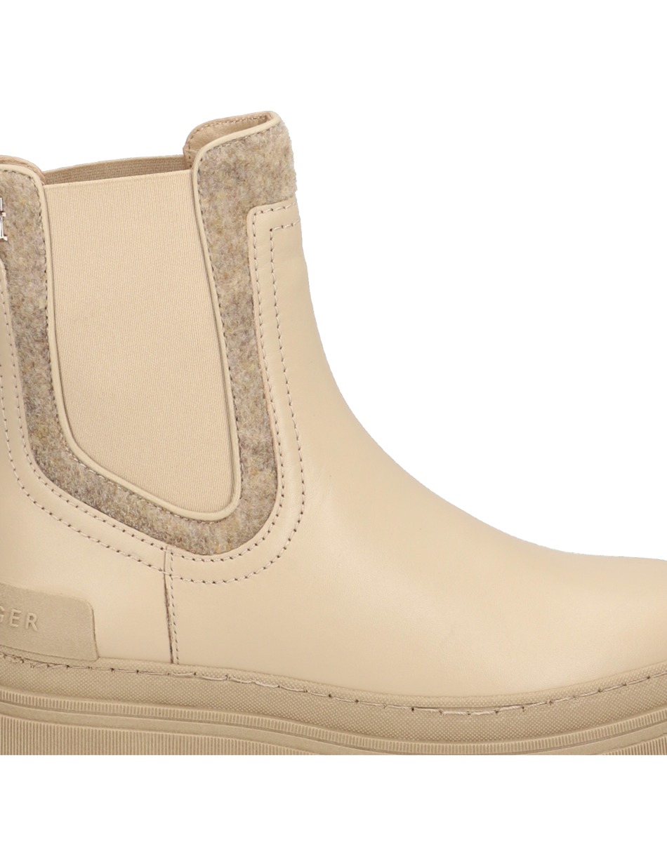FEMININE FELT CHELSEA BOOTIE