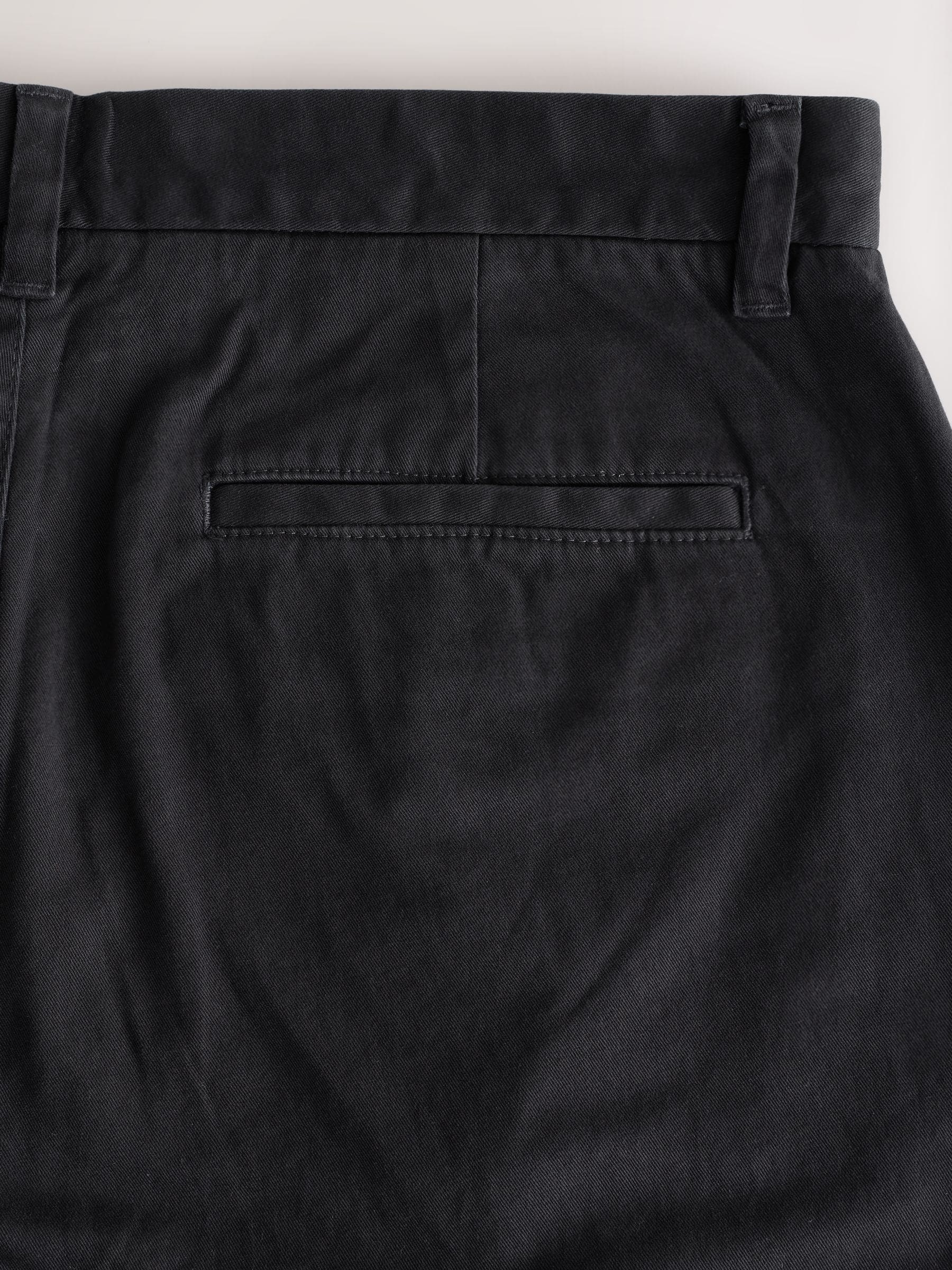 Zwart - Standaard toelopende pasvorm - Stretchy chino