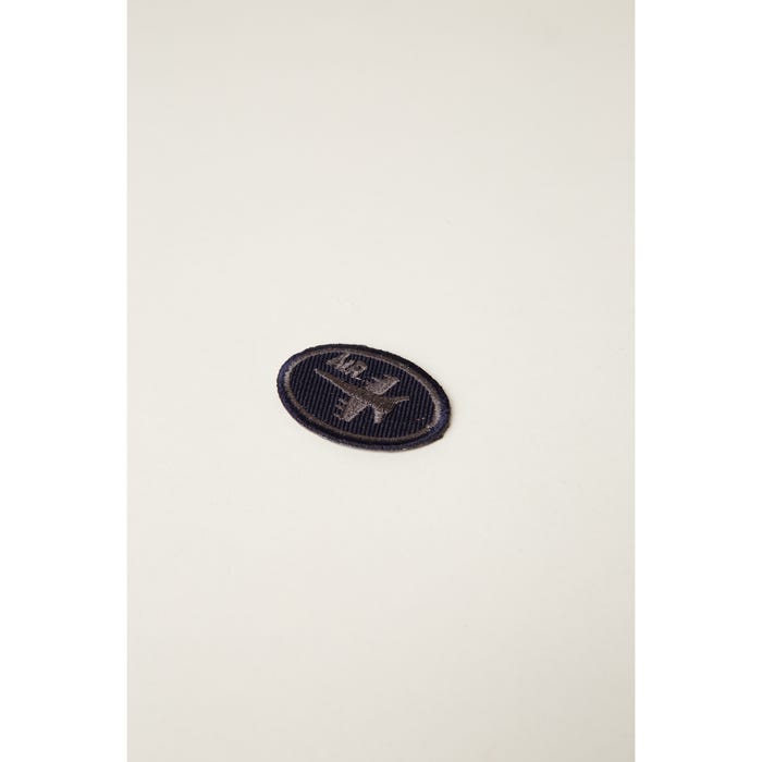 Atelier Veritas-Ovale patch met vliegtuig 2x4cm