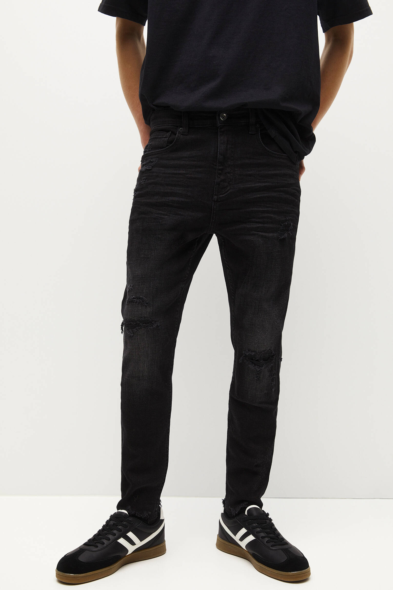 CALÇA JEANS SKINNY RASGADA - PRETA