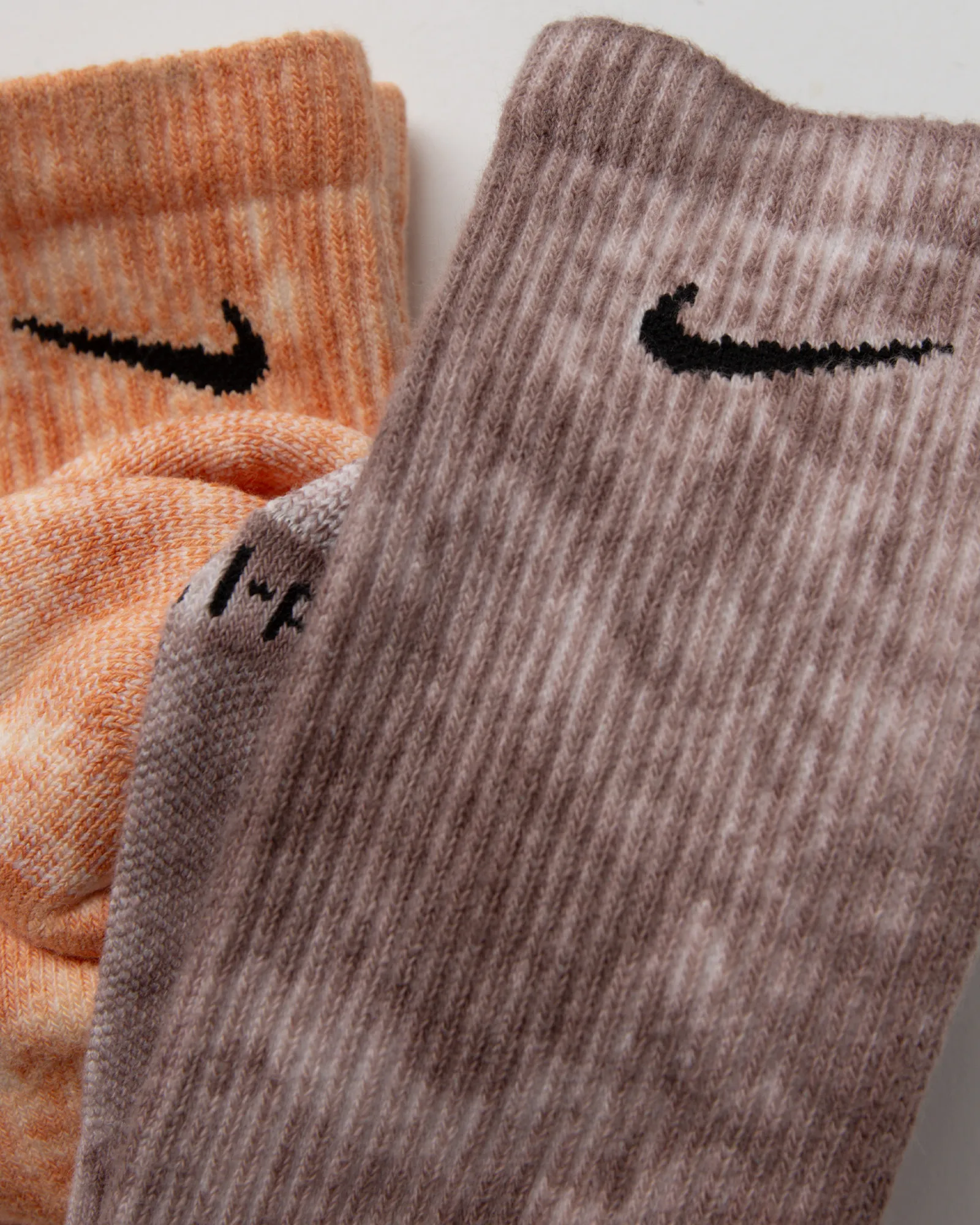 Nike Everyday Plus Cushioned Tie-Dye Crew Socks (2 Pairs)