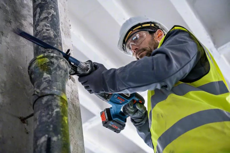BOSCH COMBI-KIT 4 18V Tool: GSR 18V-90C + GDX 18V-210C + GBH 18V-24C + GSA 18V-28 + 1 4.0 AH battery (PROCORE) + 2 5.5 AH battery (PROCORE) + GAL 1880CV (L)PROFESSIONAL
