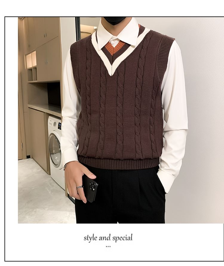 Naideth - V-hals tweekleurig kabelgebreid vest
