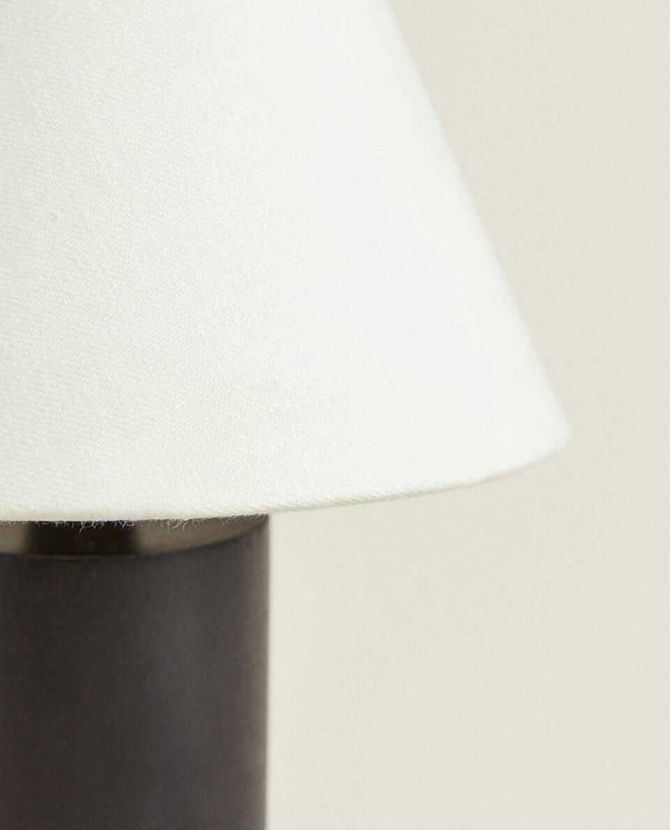 LUMINÁRIA COM BASE CILÍNDRICA