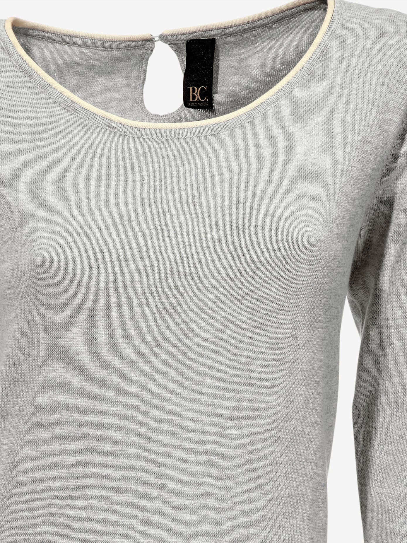 Pull long look tendance avec découpes au dos