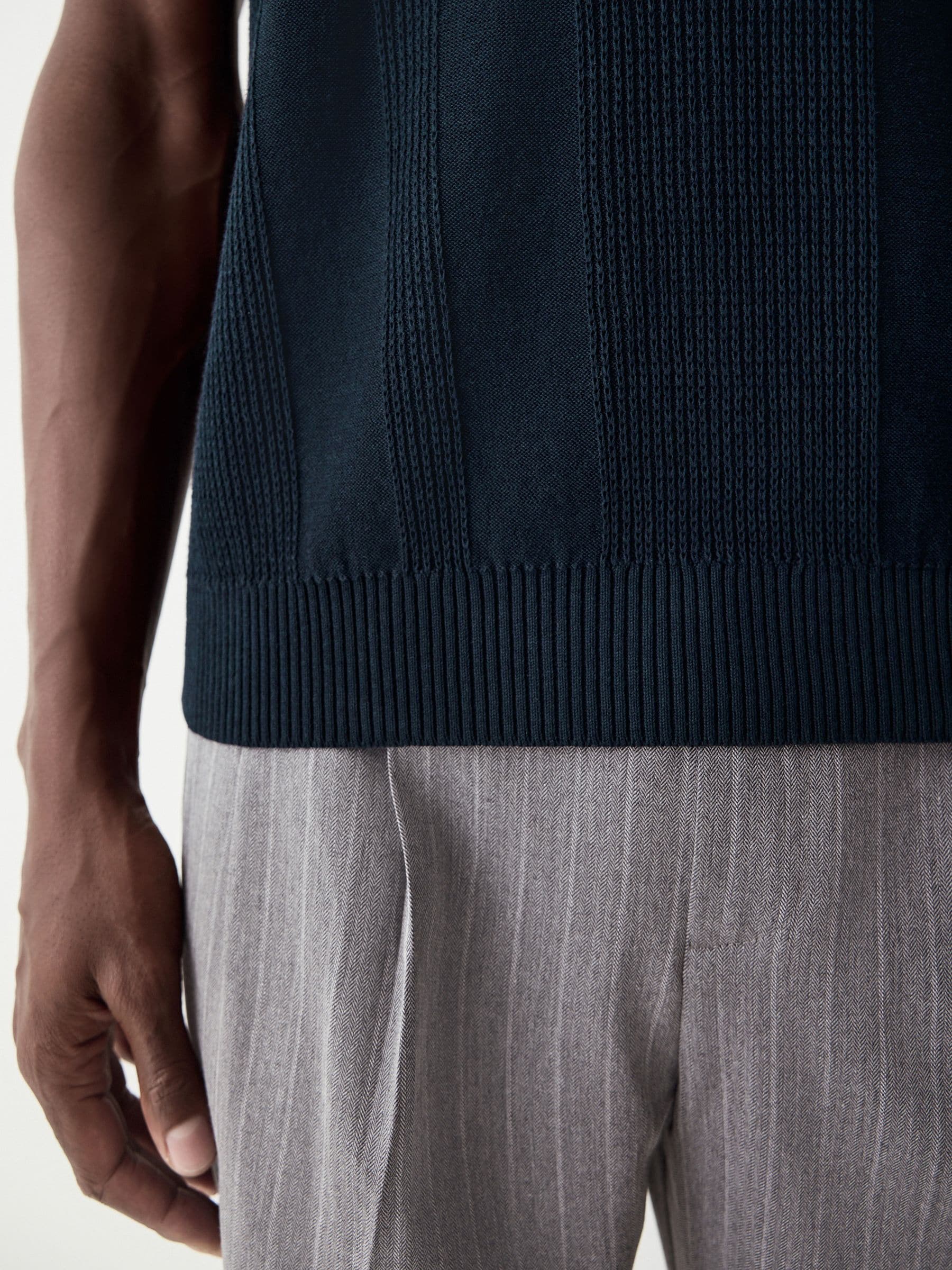 Donkerblauw - Regular-fit poloshirt met textuur, hoog katoengehalte, korte mouwen en gebreid