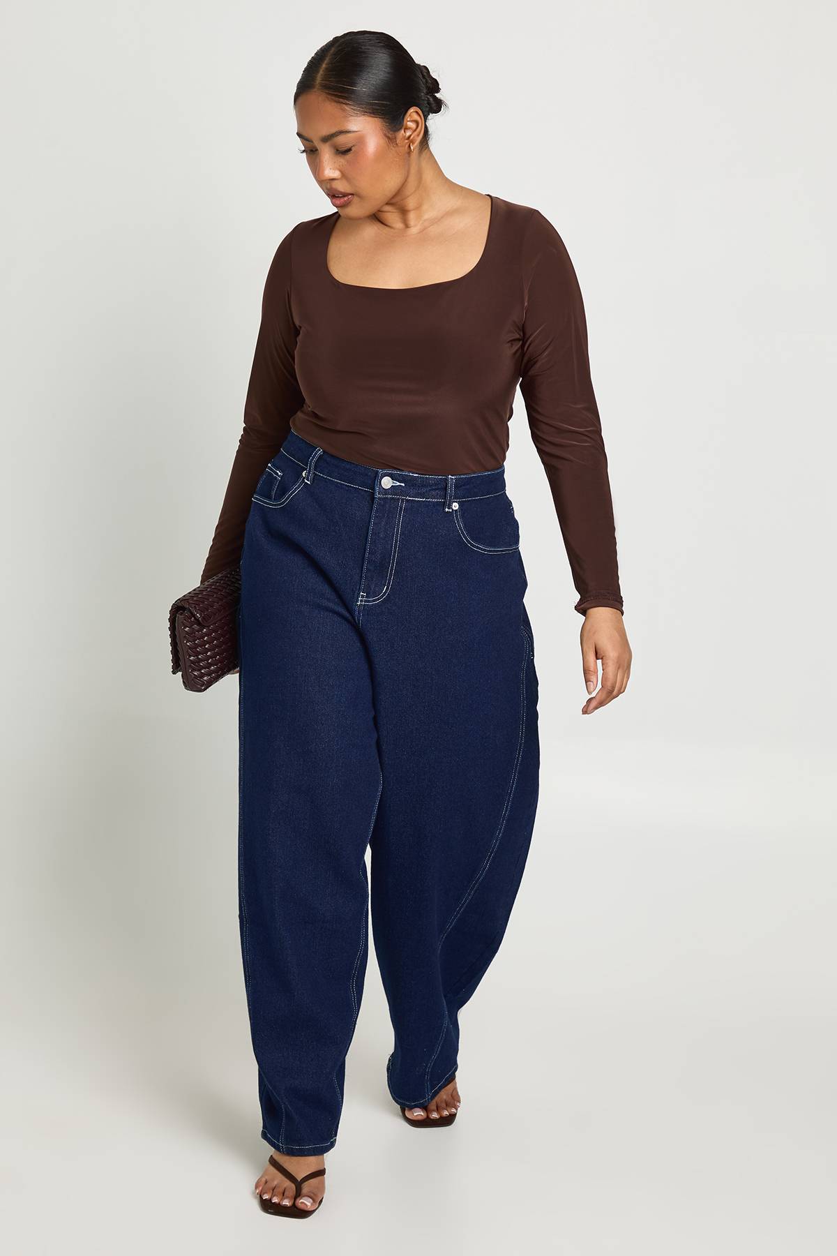 boohoo Haut Grande Taille À Manches Longues En Tissu Slinky Double Épaisseur Et Encolure Carrée