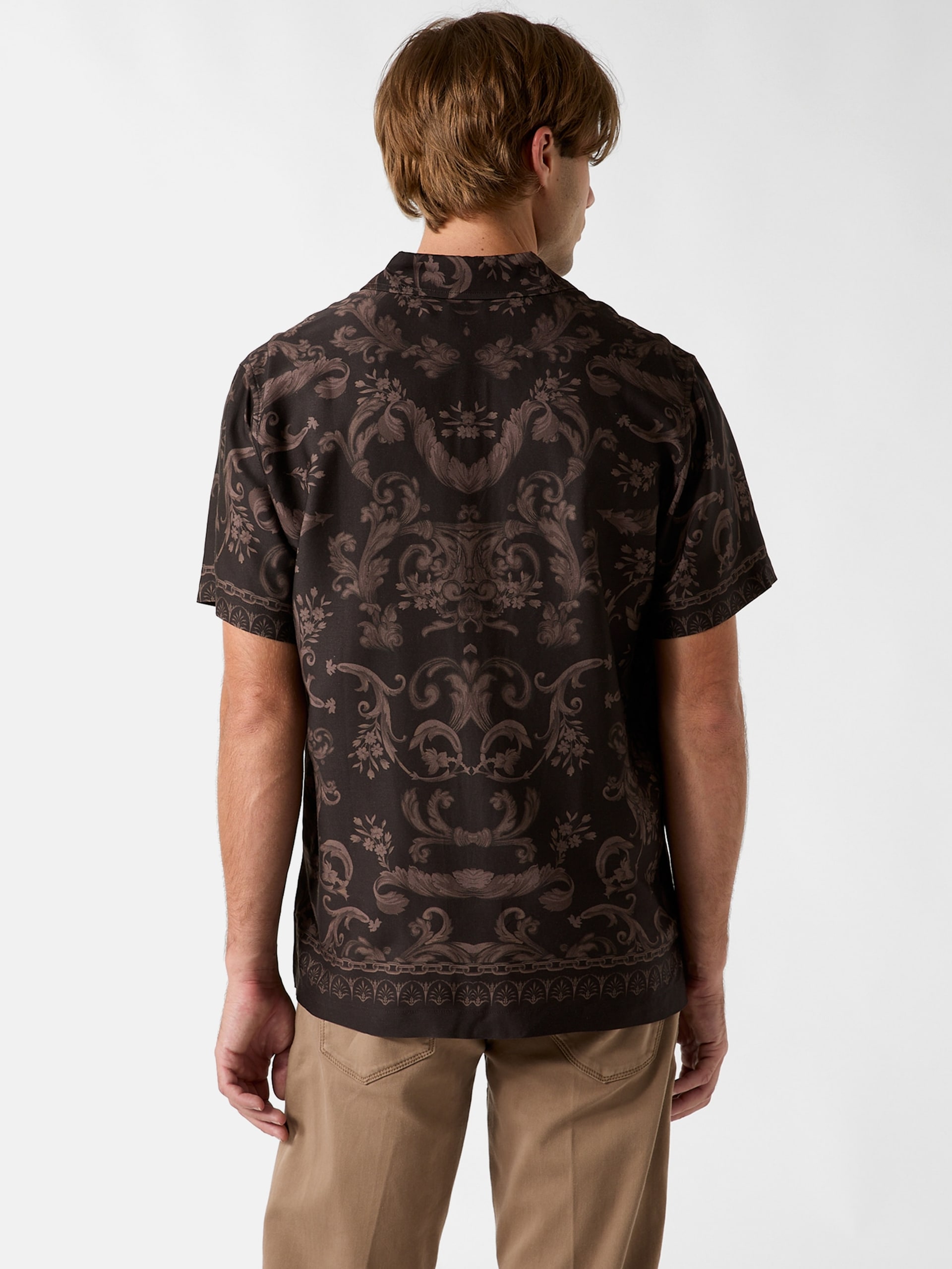 Camisa com estampa de borda barroca