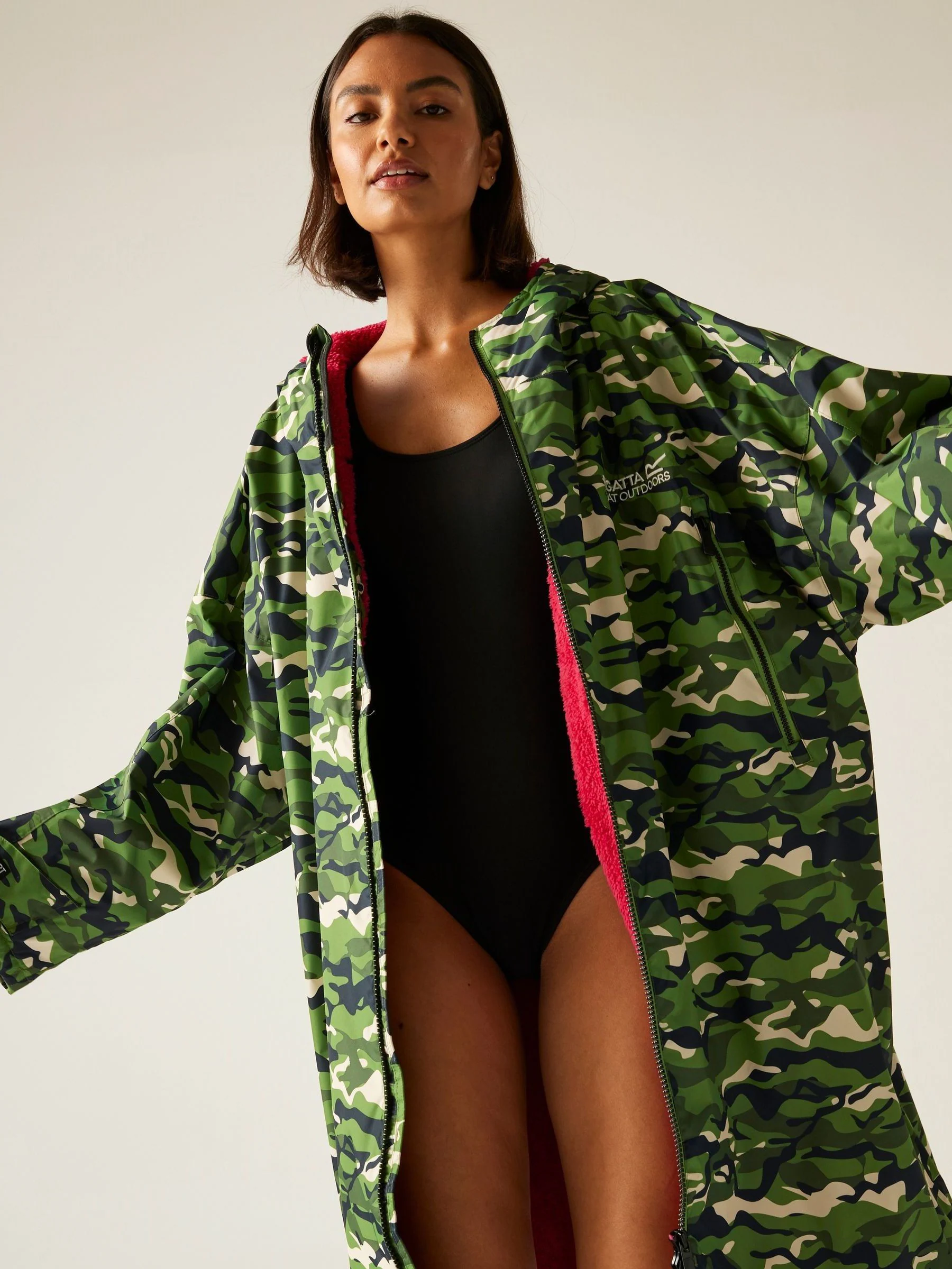 Groen/wit - Regatta - Waterdichte omkleedjas met dierenprint voor volwassenen