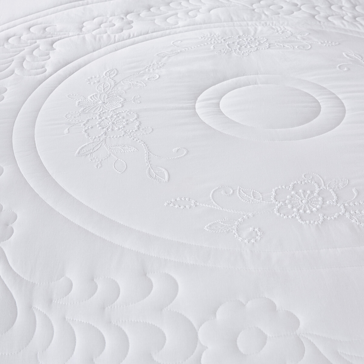 LA REDOUTE INTERIEURS<br>Colcha de cama acolchoada com bordado, Tennessee