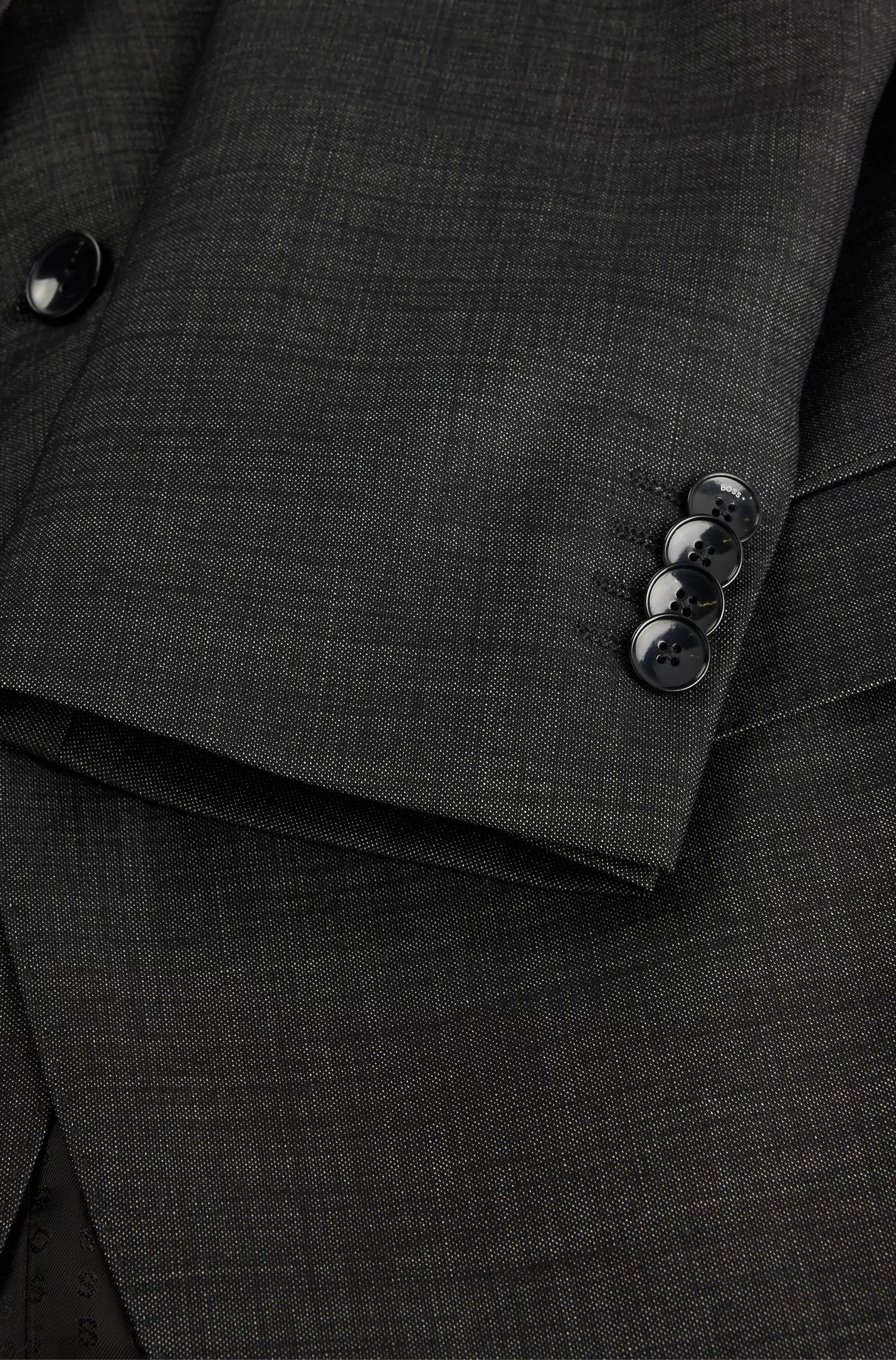 Terno BOSS preto, extra slim fit, em lã virgem com microestampa.