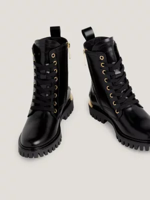 Botas de cano curto com cadarço e solado tratorado em couro polido