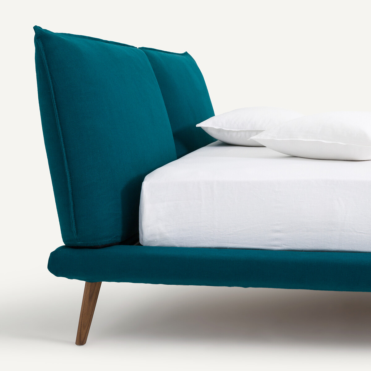 AM.PM<br>Cama de linho sem estrado, design Aurore, E. Gallina
