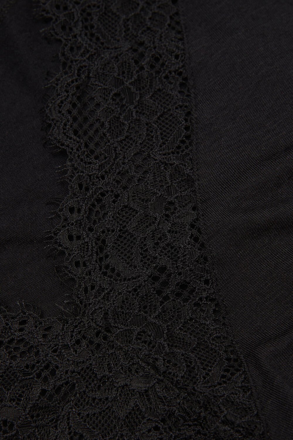 Camisa de manga comprida ultraleve em cashmere com detalhes em renda.