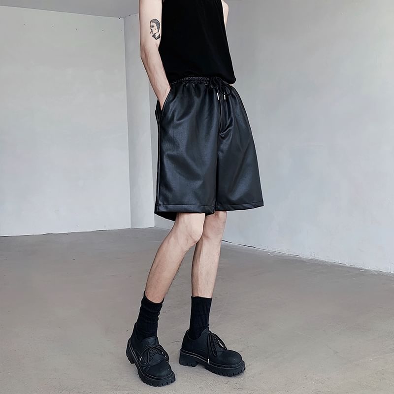 Freehop - Effen imitatieleren shorts met trekkoord in de taille