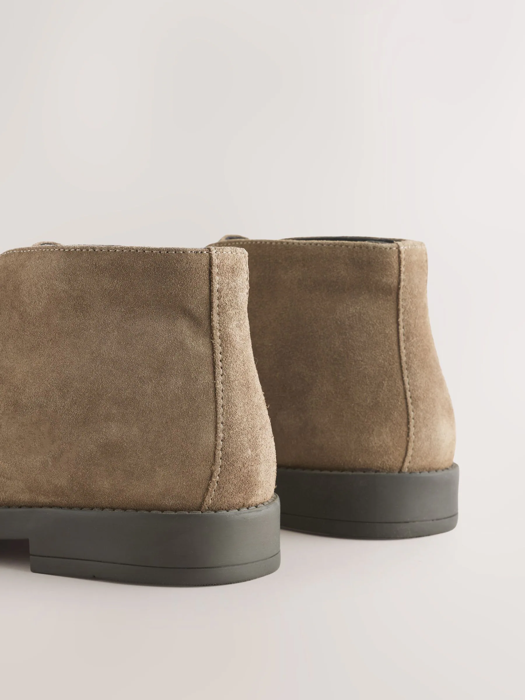 Pastelgeel - Smart Suede Chukka Boots