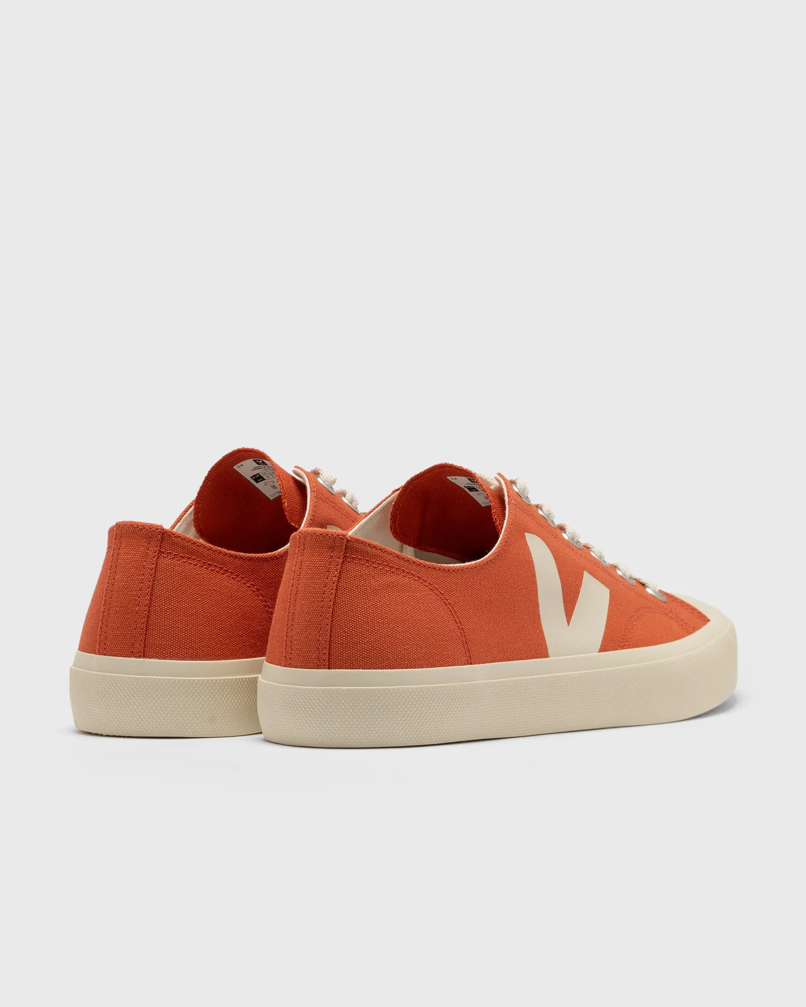 Veja WATA II LOW CANVAS