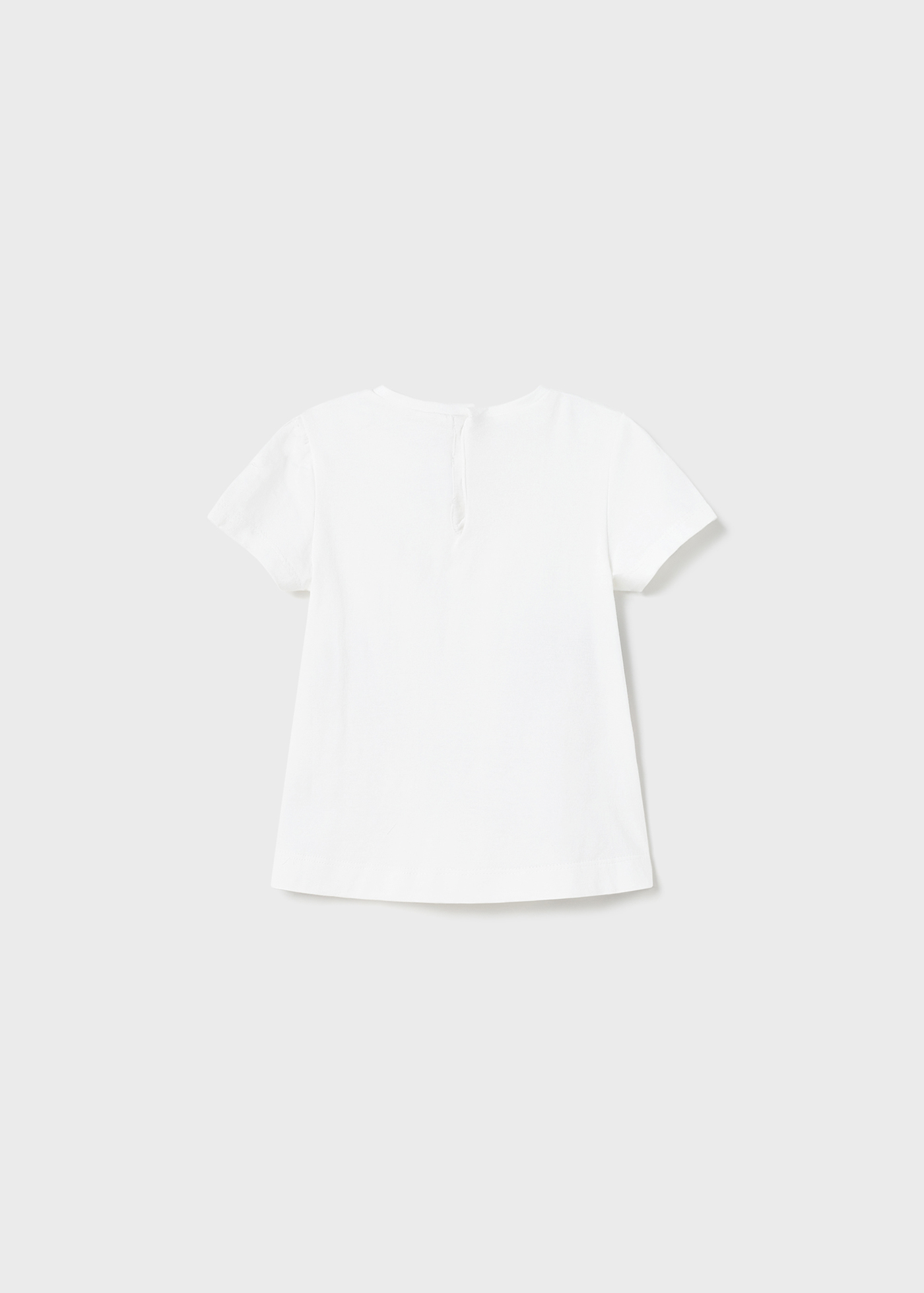 Camiseta infantil com estampa feita em algodão sustentável.