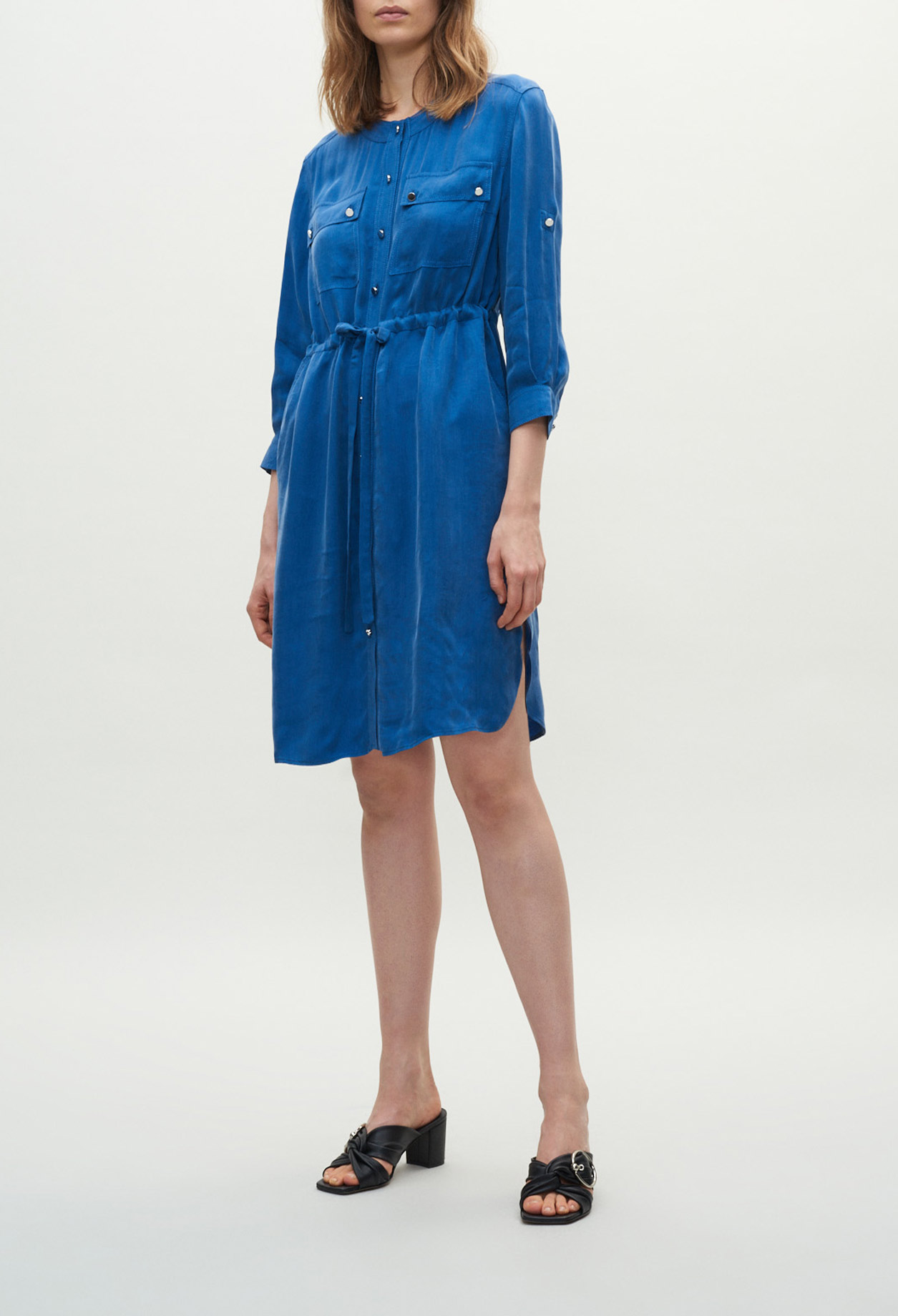 Robe boutonnee &agrave; col rond