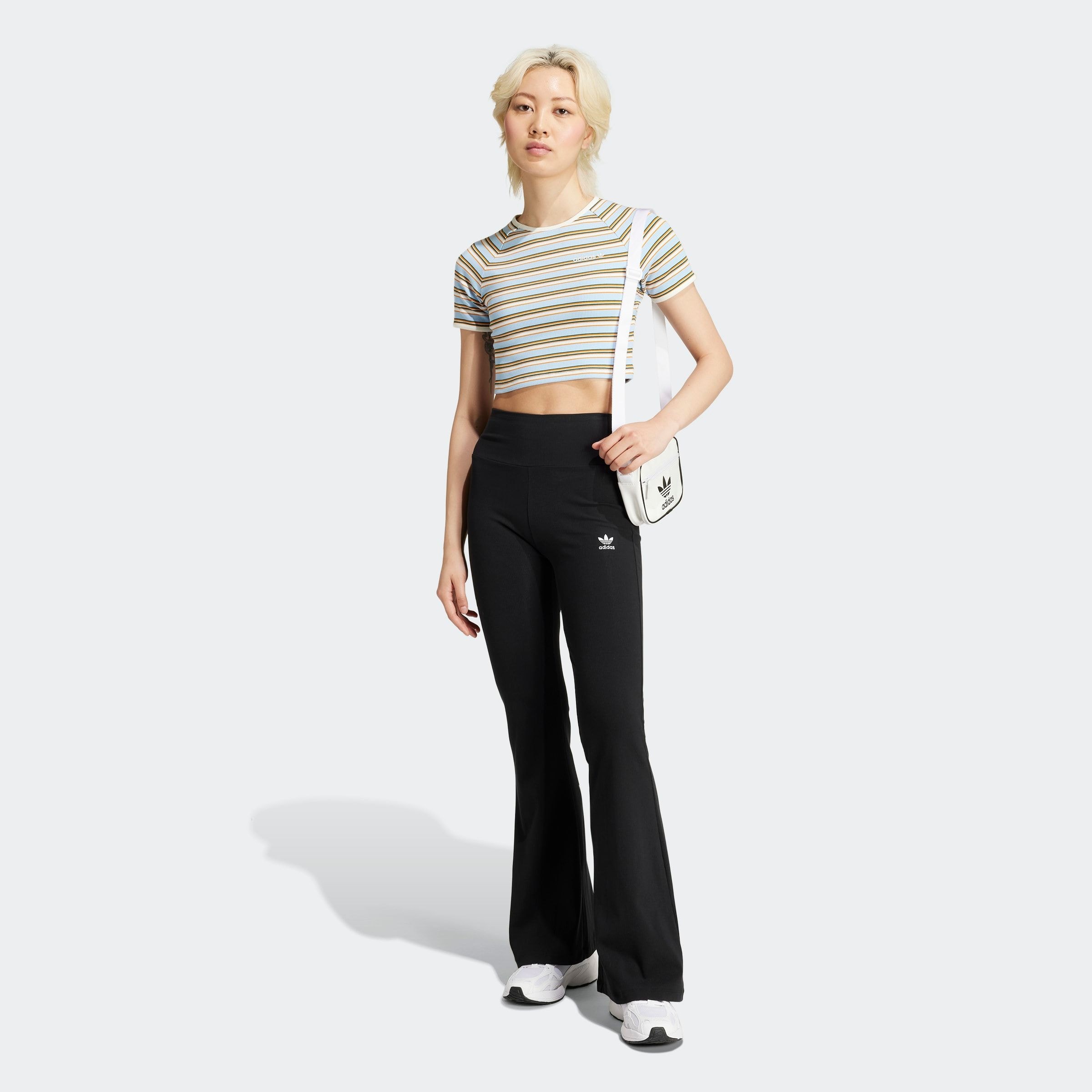adidas Originals Leggings »ESS FL LEGGINGS«  mit ausgestelltem Bein und Ripp Optik, hoher Bund
