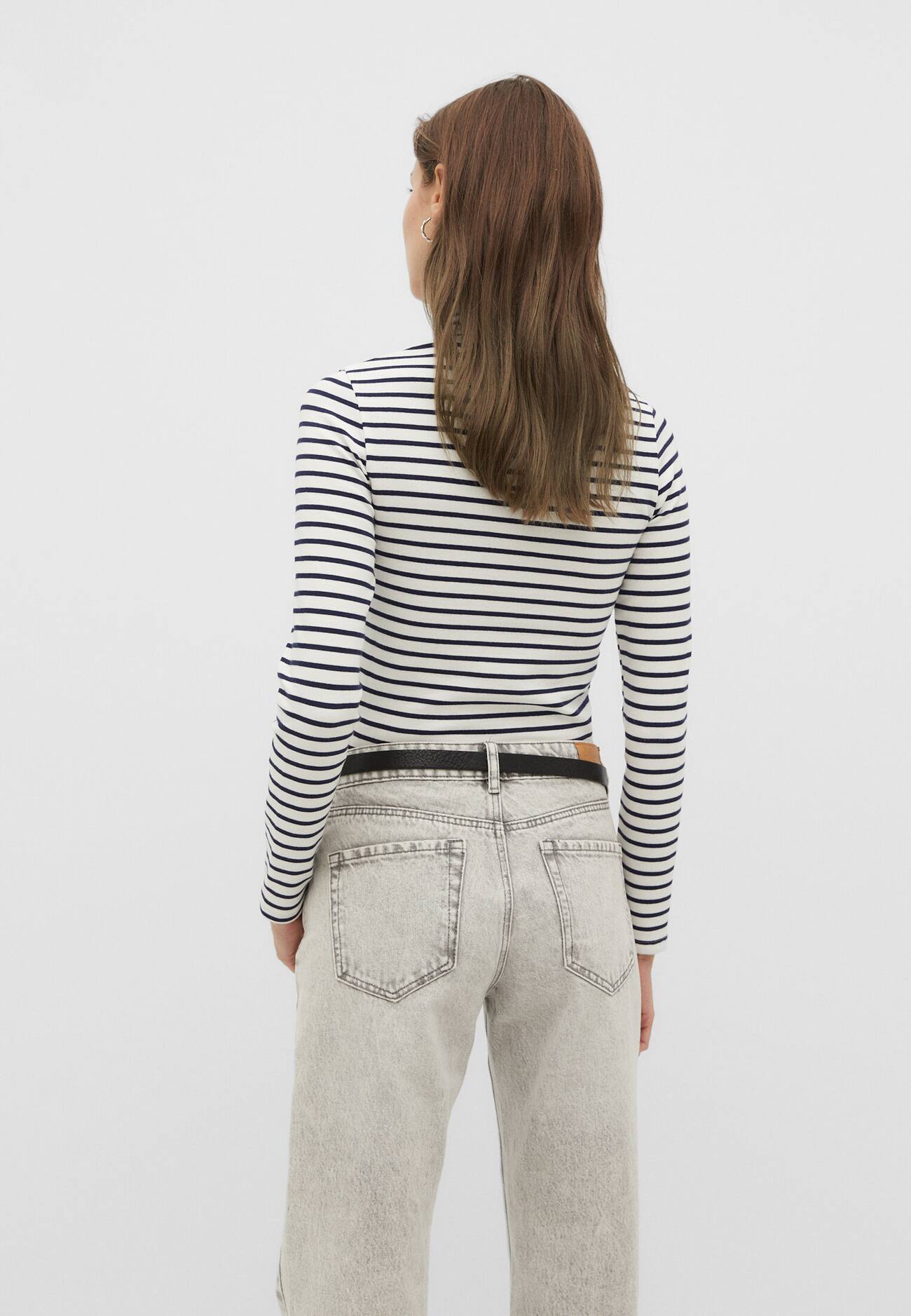 blusa de gola alta listrada