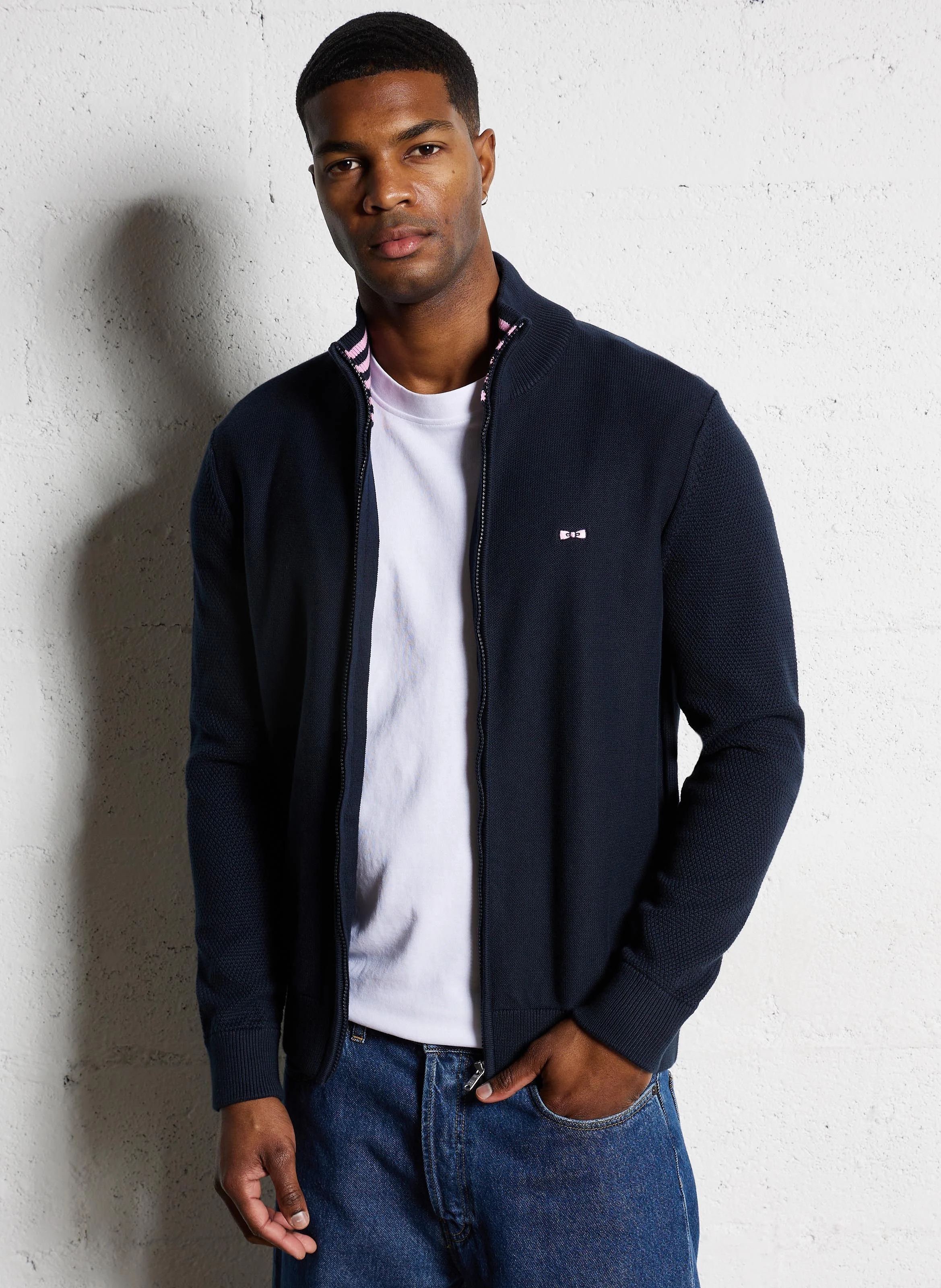 Gilet droit col montant brodé en coton | Bleu