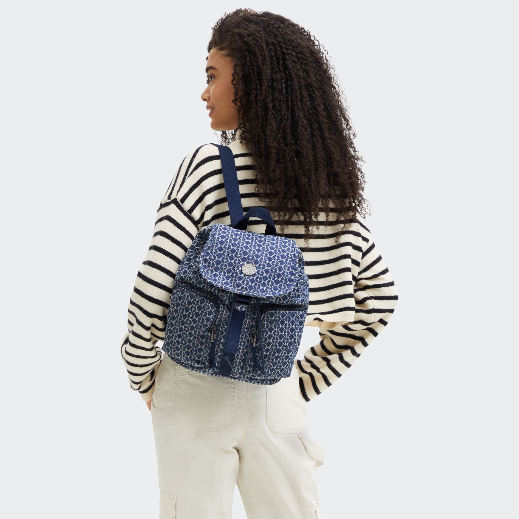 ANTO S Petit sac à dos avec cordon de serrage et poches avant - Signature Denim