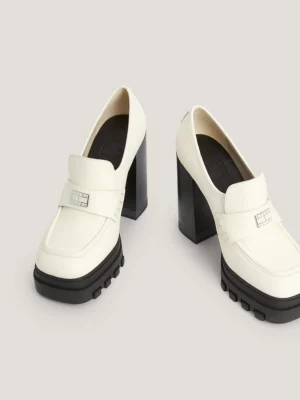 Mocassins de couro com salto bloco