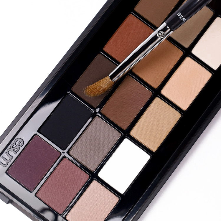 ESUM Cosmetics - W36 Small Angled Eye Crease Brush