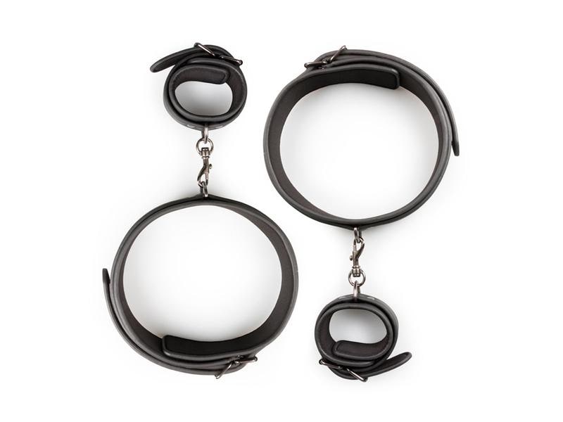 Easytoys Fetish Collection Thigh und Wrist Cuff Set Schwarz Fesselset für Bondagespiele