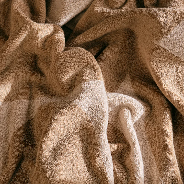 Ferm Living - Ebb Badetuch 140 x 70 cm, sand / naturweiss
