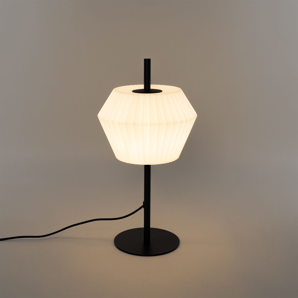 Moderne buiten tafellamp zwart met witte kap IP44 - Robbert