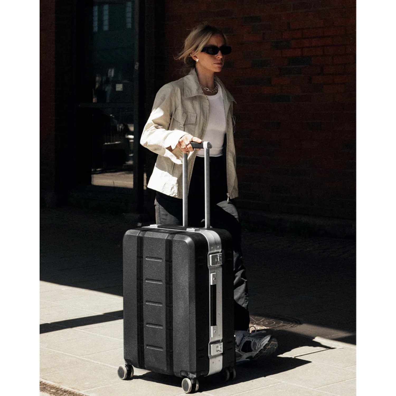 DB Journey Ramverk Pro Check-in Luggage Medium black out