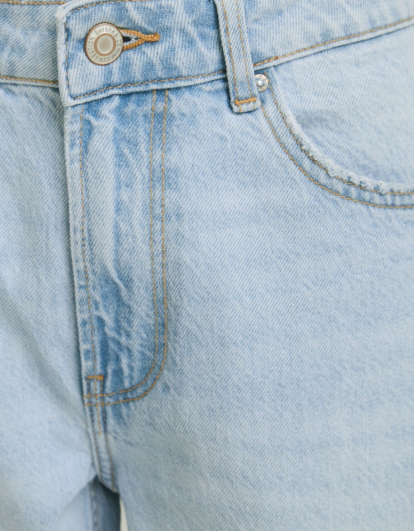 calça jeans de mãe