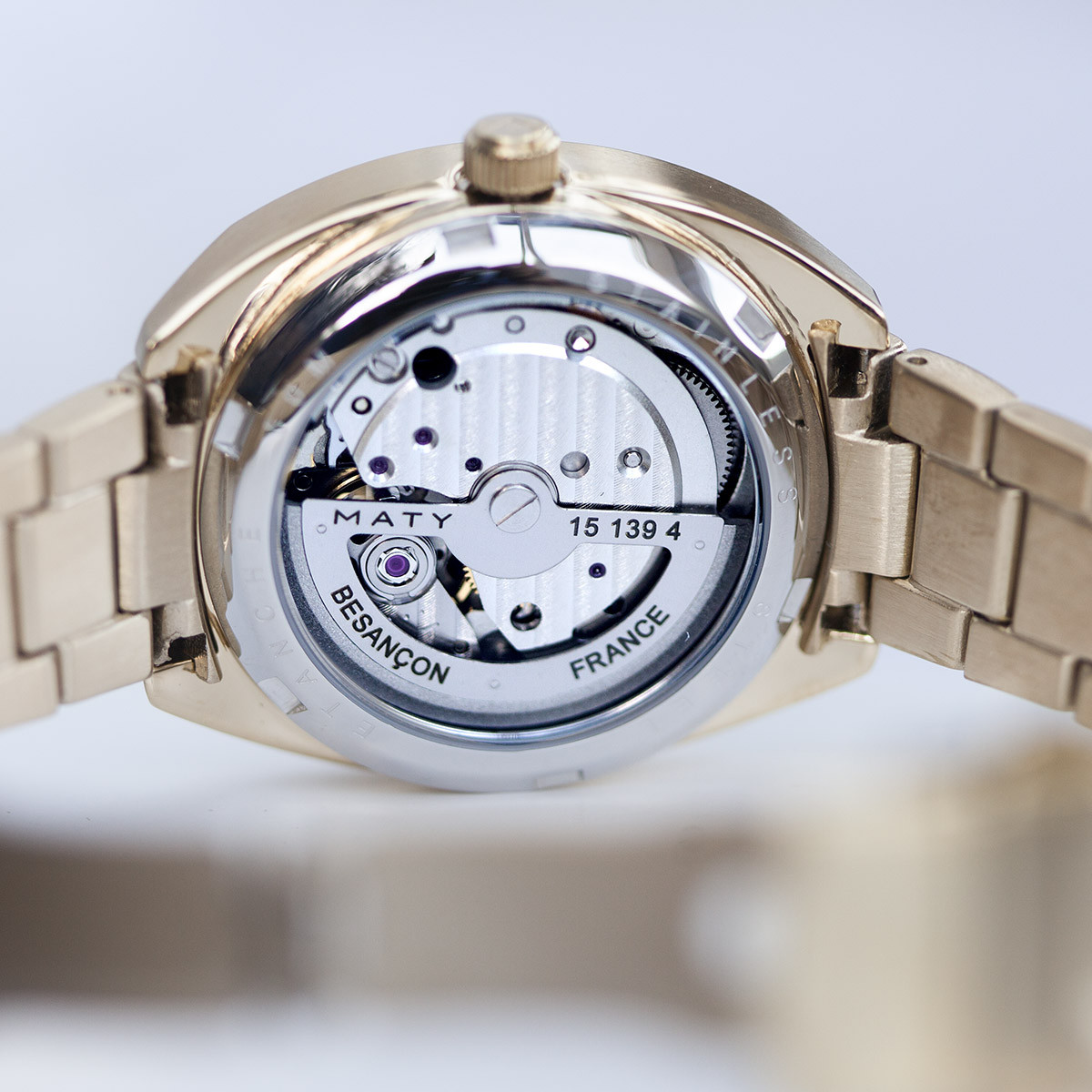 Montre mixte automatique acier doré bracelet acier doré