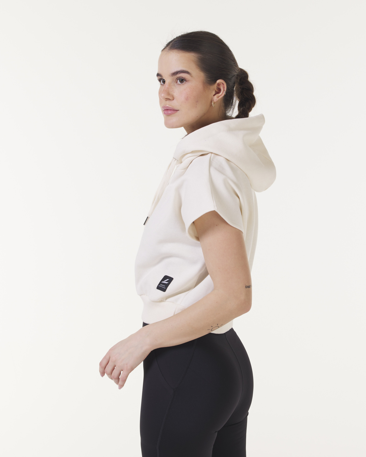 LEVITY Silhouette Sleeveless Hood White Dove