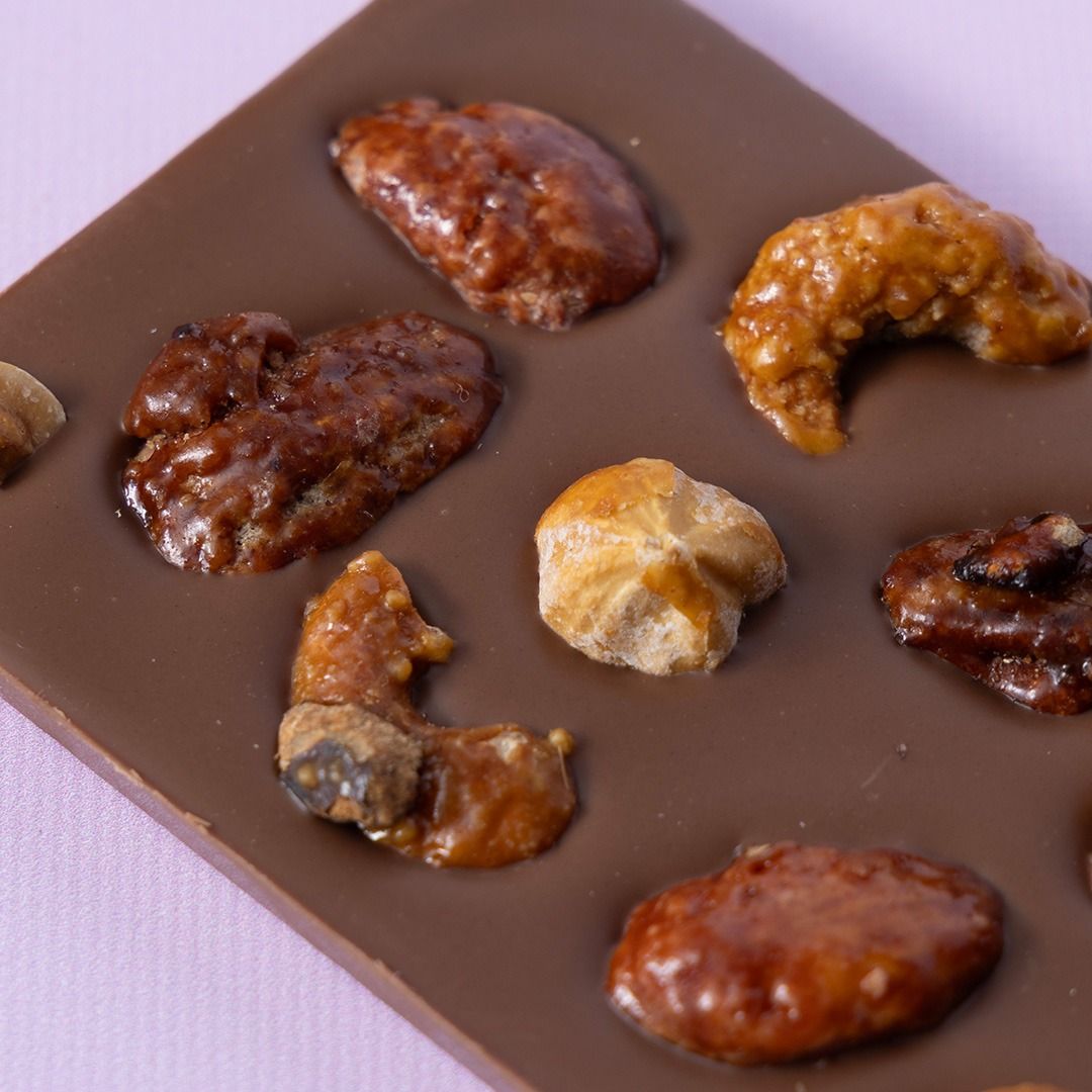 Chocoladereep melk gekarameliseerde noten