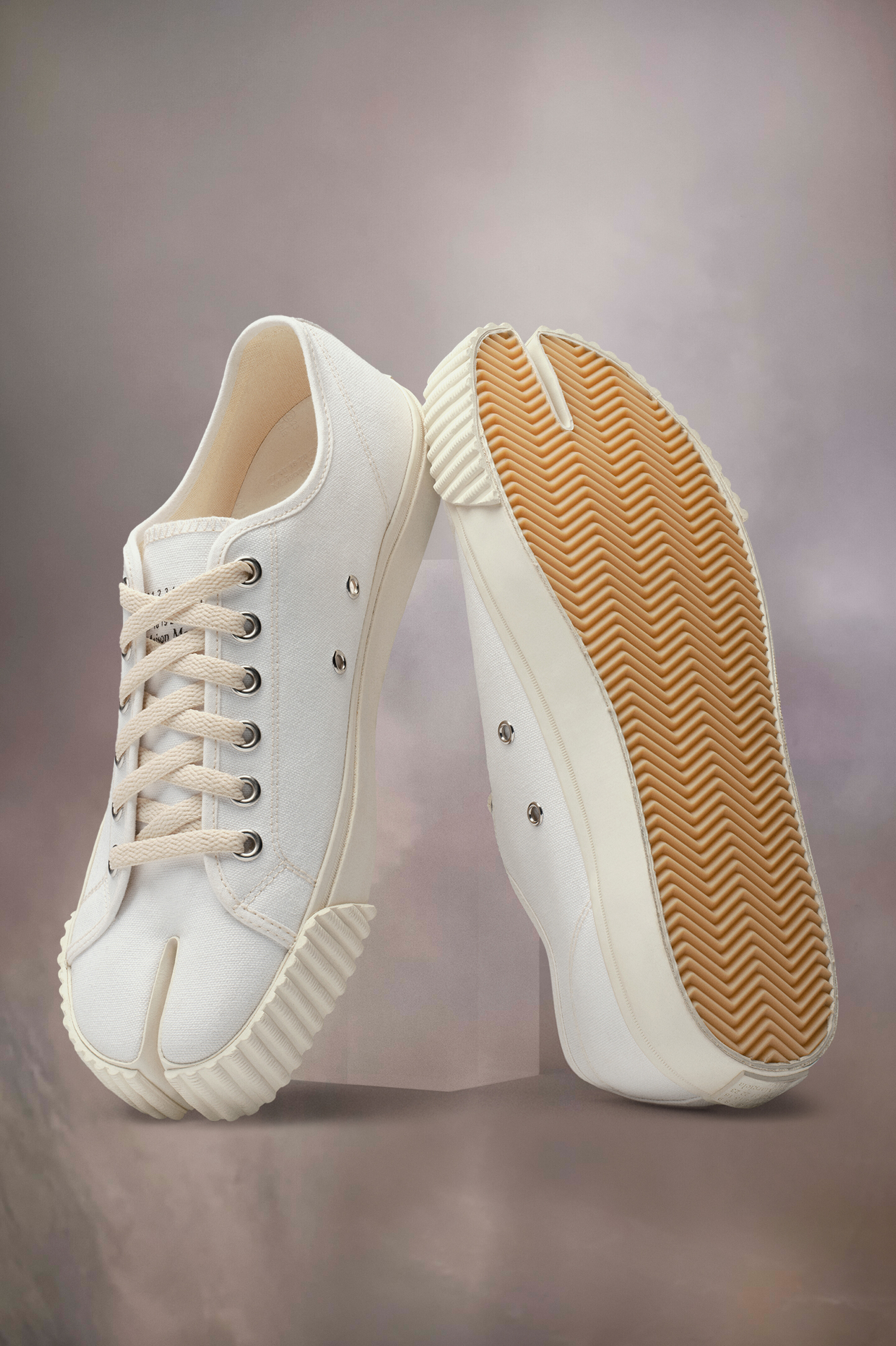 Sneakers Tabi blancs en coton pour homme Blanc