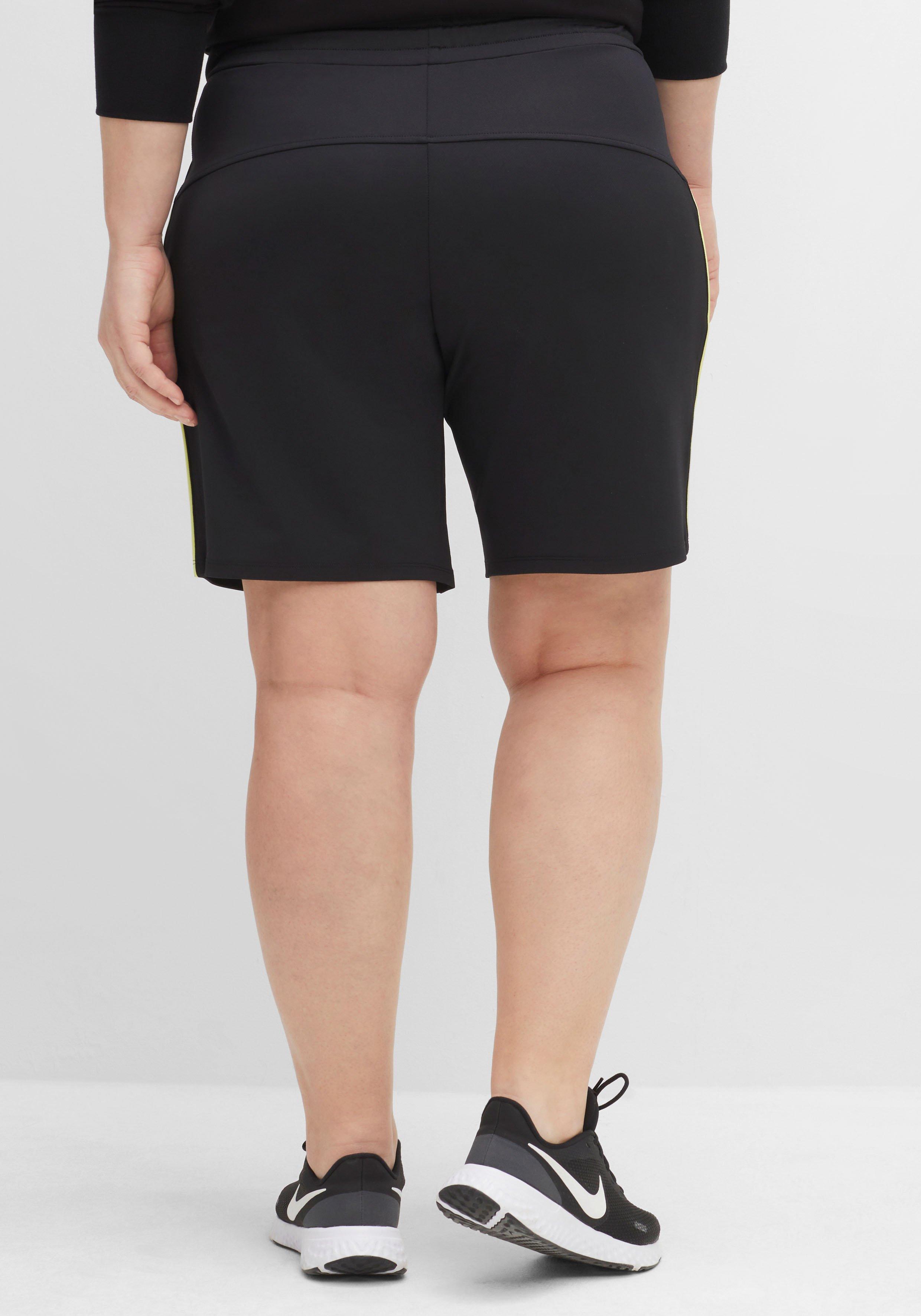 Bermudas aus Funktionsmaterial, mit Kontrastdetails