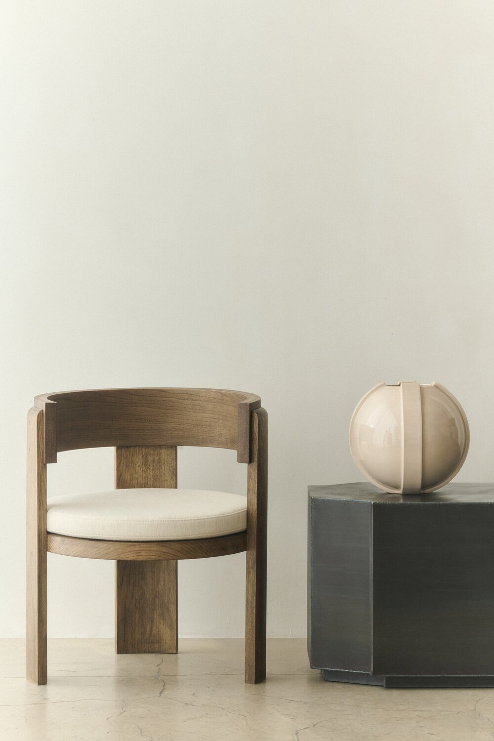 Louise Roe  VINCI Vase 01, Ivory Glaze - H29 cm.