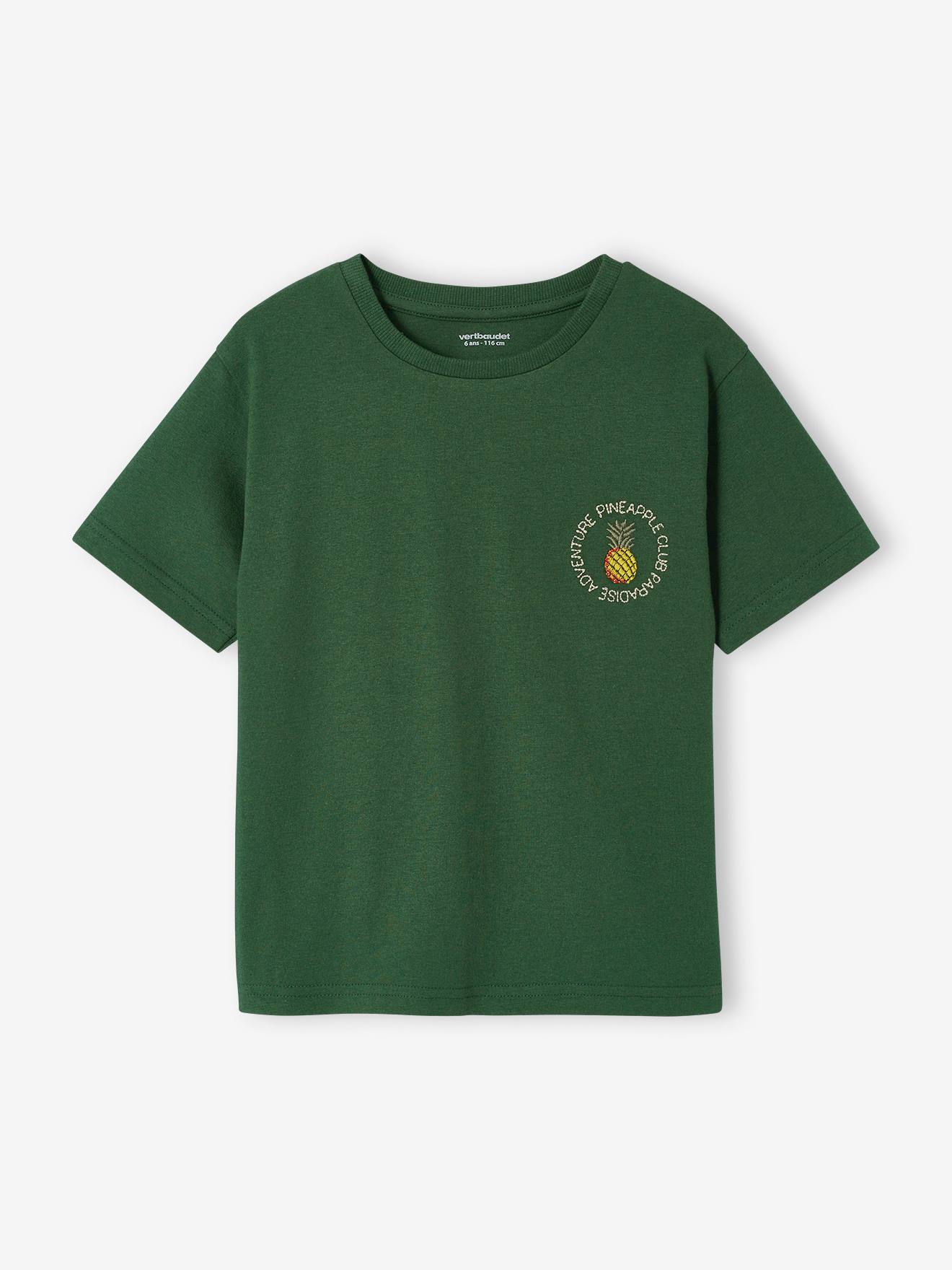 Camiseta verde pinho para meninos com bordado de abacaxi no peito.