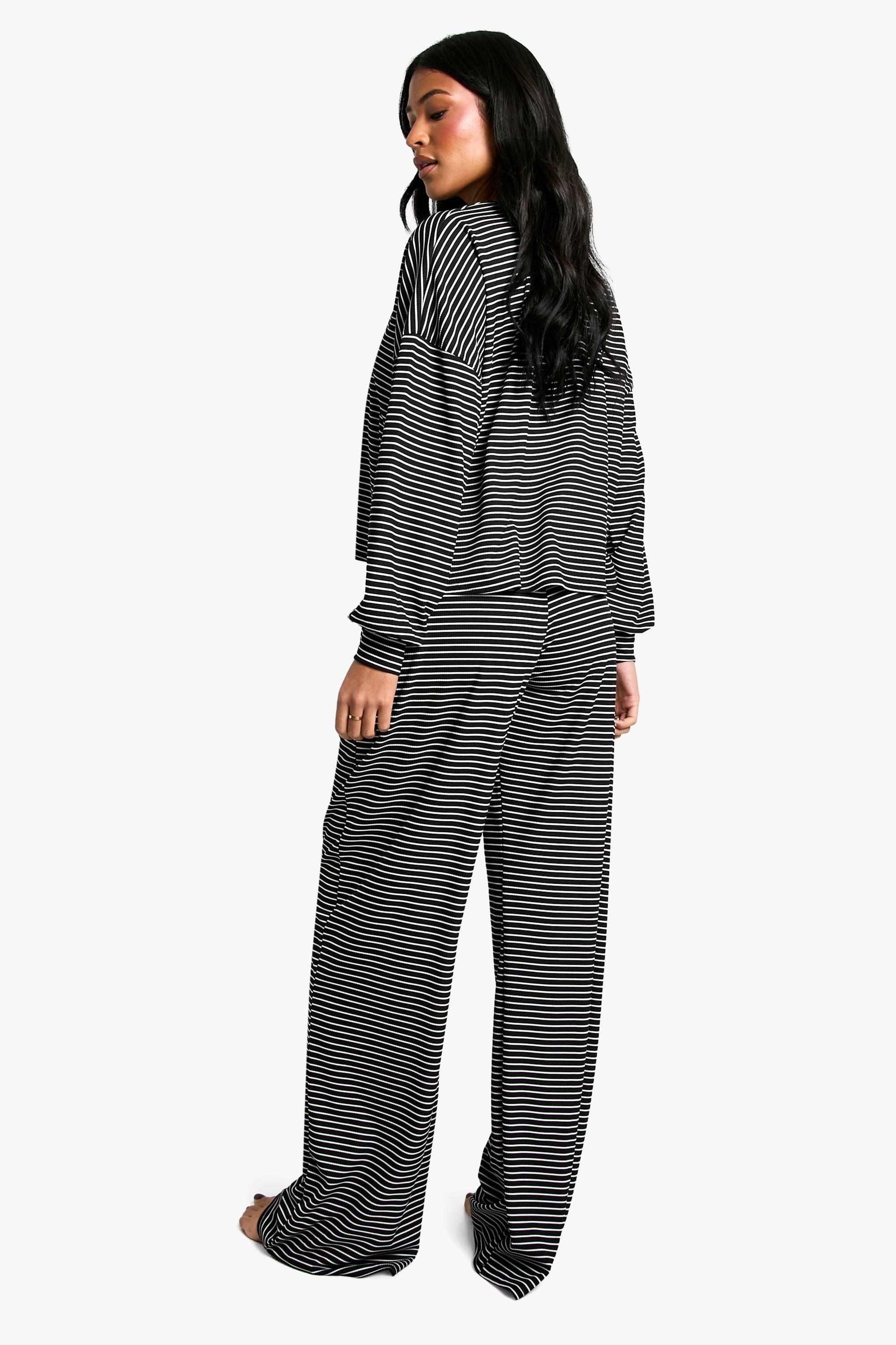 boohoo Ensemble Pyjama Grande Taille Haut À Manches Longues Rayé Et Pantalon