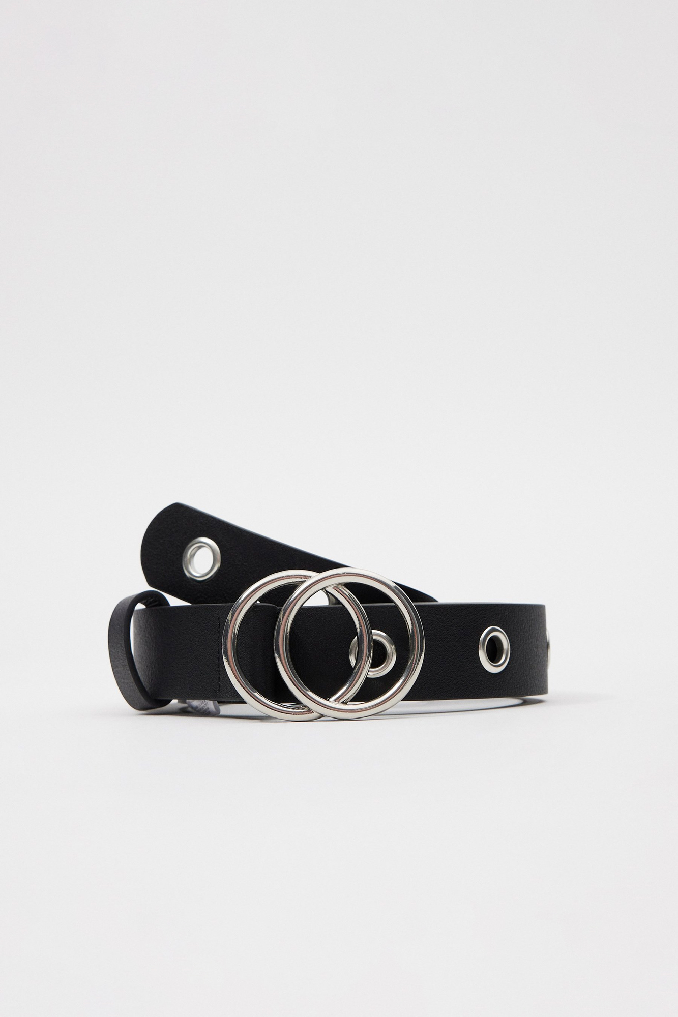 Cinto com fivela e tachas