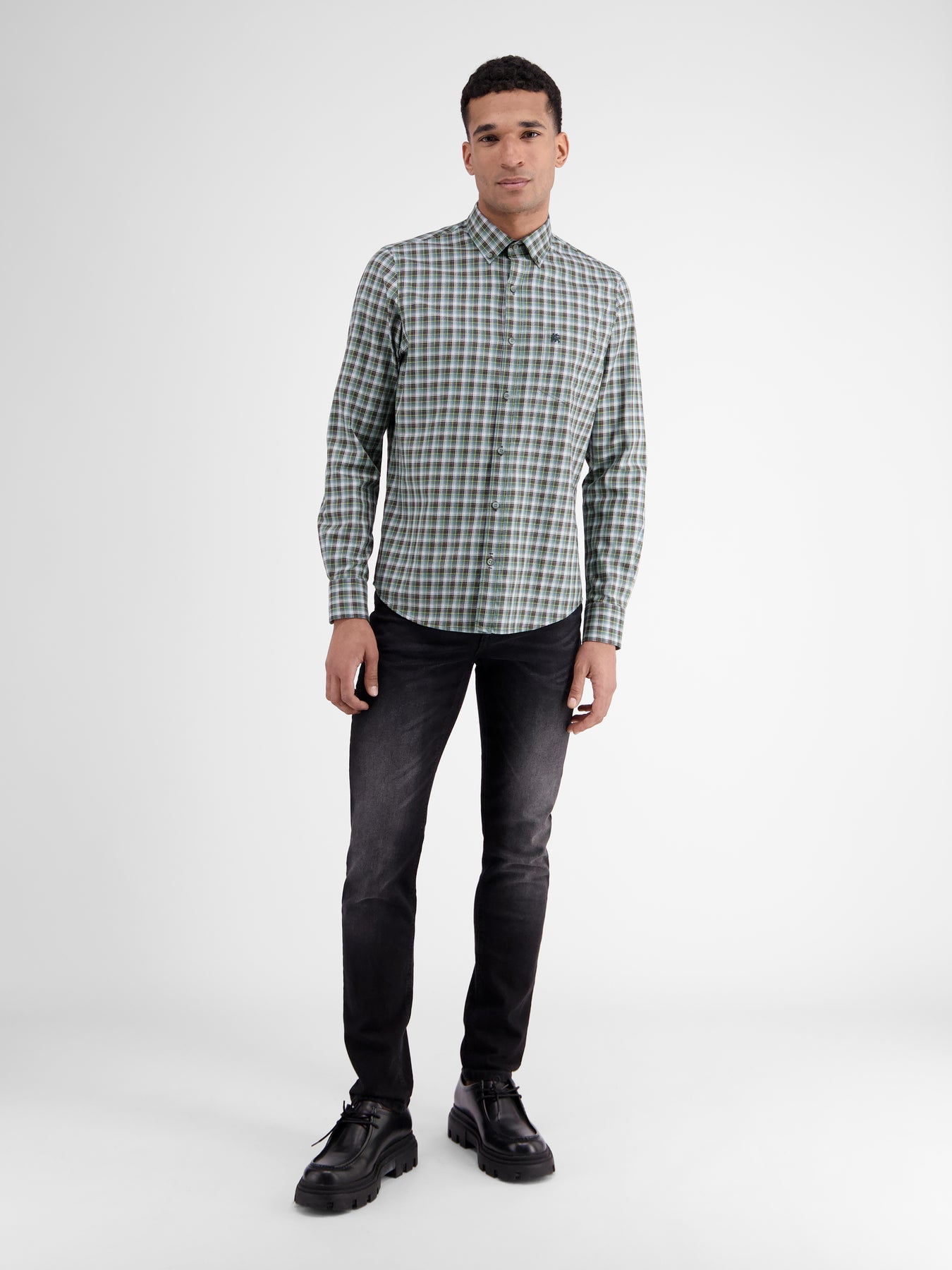 Kariertes Herrenhemd mit Button-down-Kragen