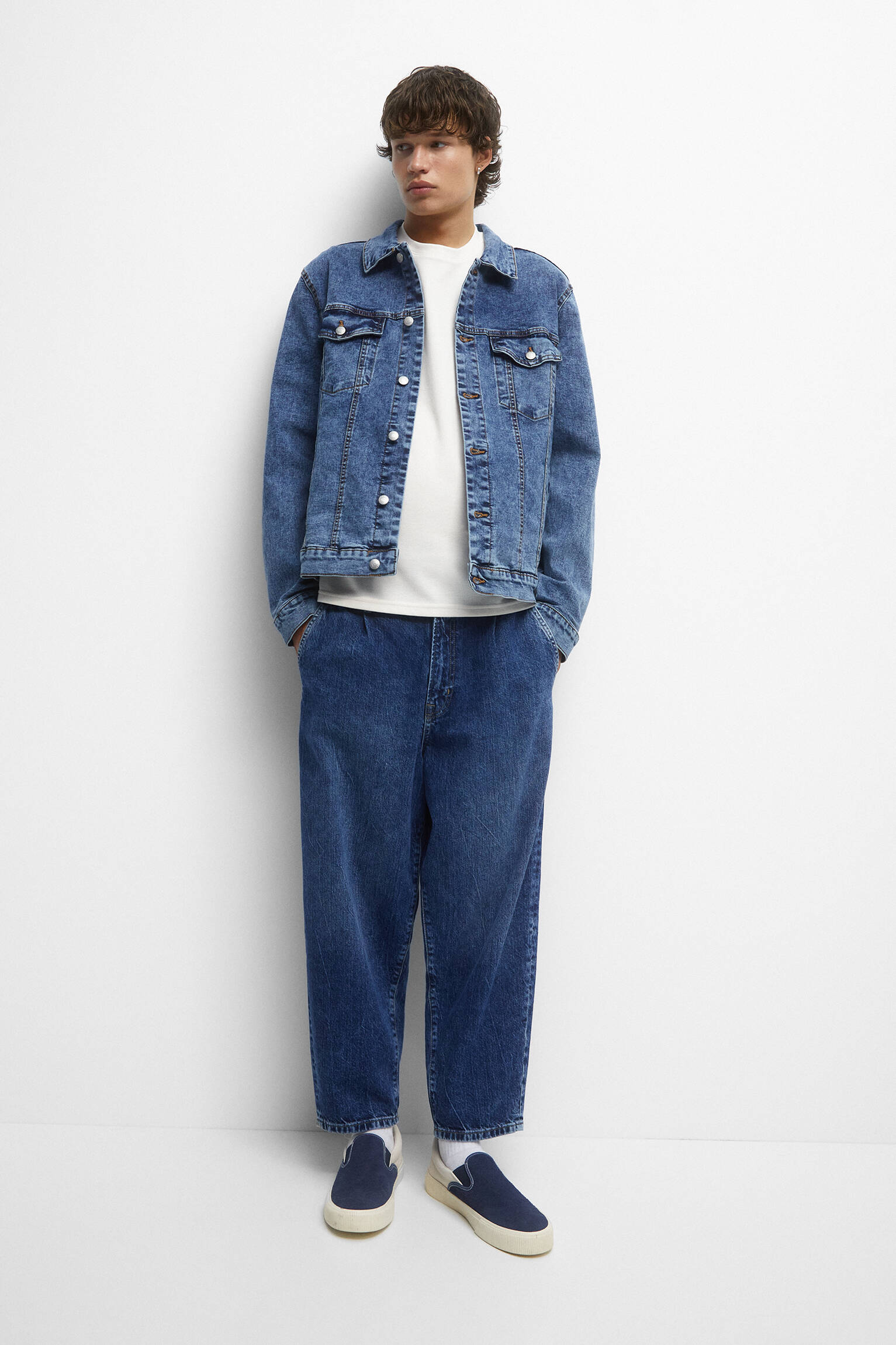 Jaqueta jeans básica com modelagem confortável - azul médio