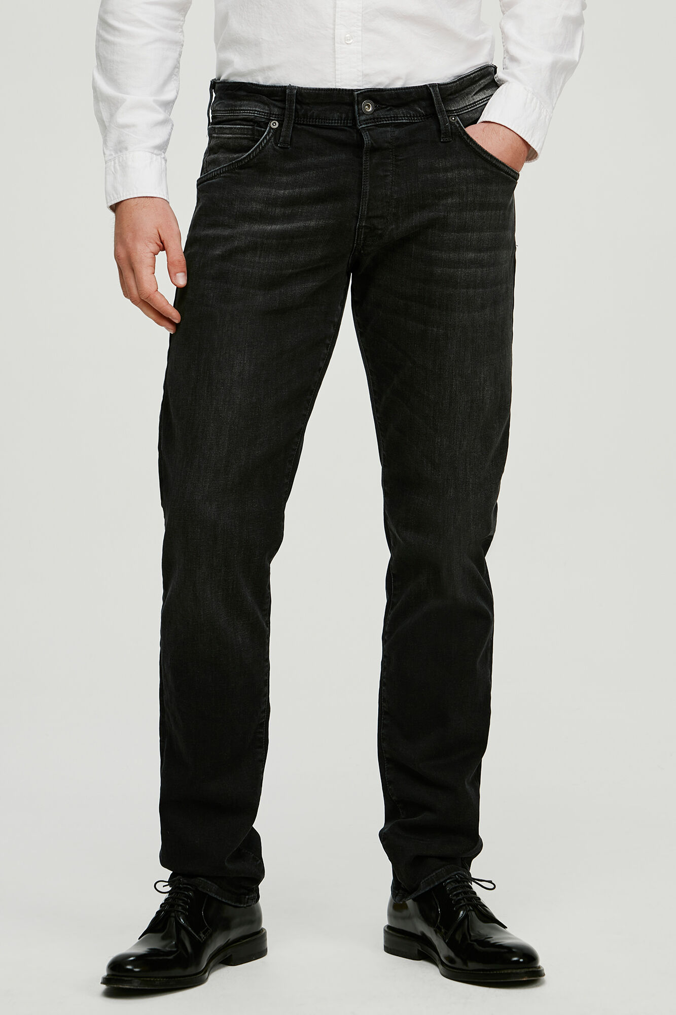 calça jeans de corte justo