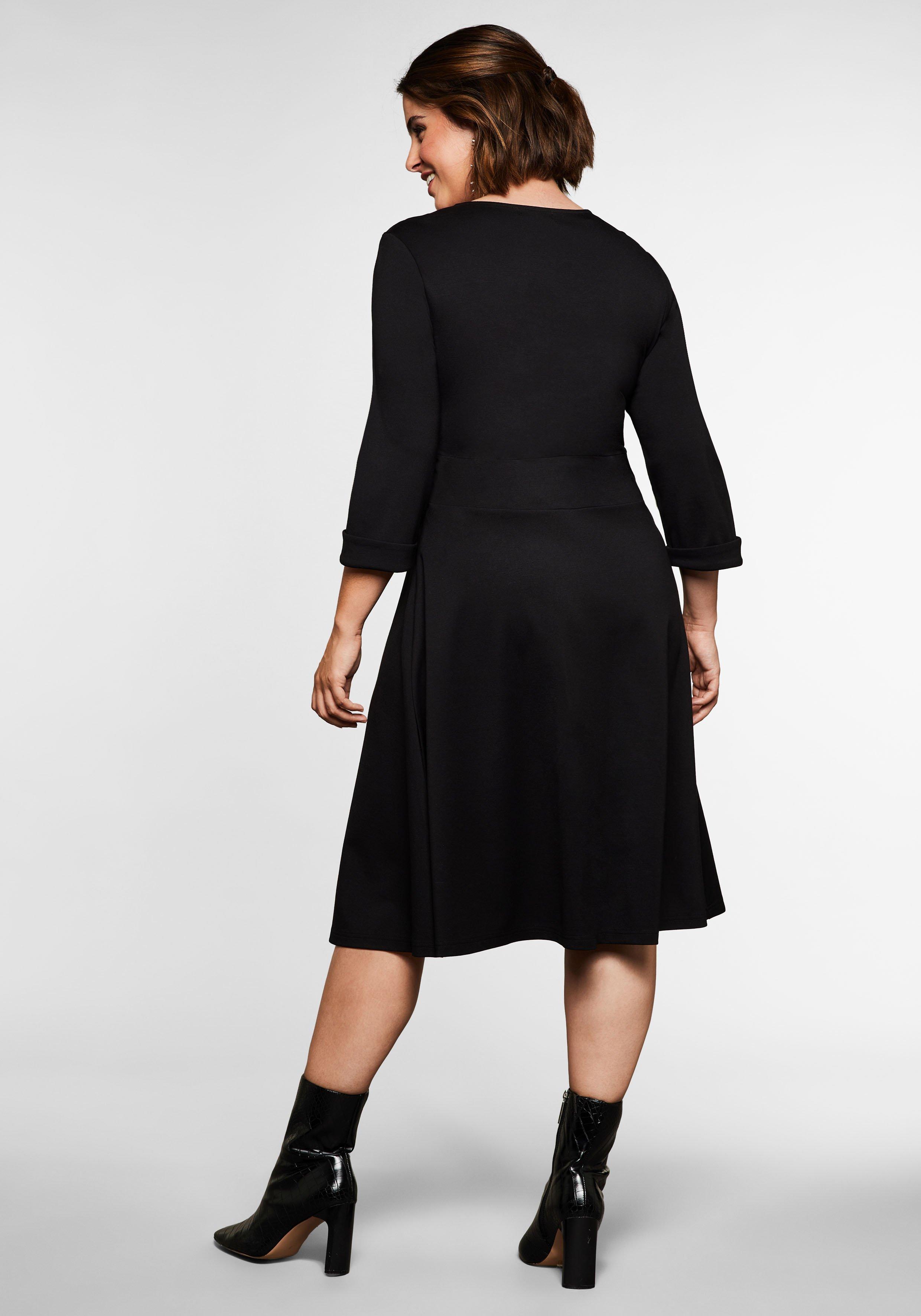 Jerseykleid mit Herzausschnitt und Taillenband