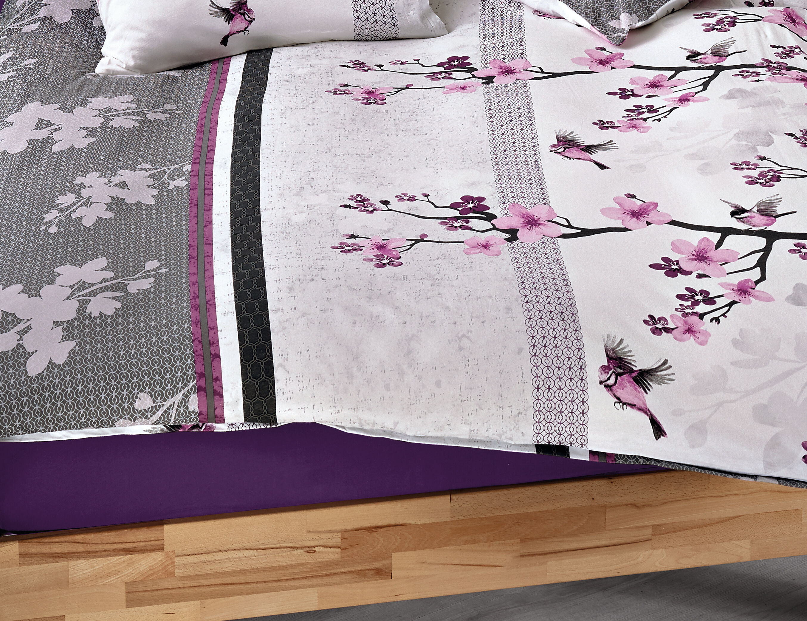 Bettwäsche mit Kirschblüten in schönen violett-anthrazit Farbtönen